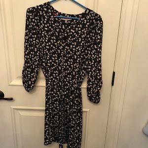 Danielrainn black print dress. 3/4 sleeves. Size L. Ties at waist.